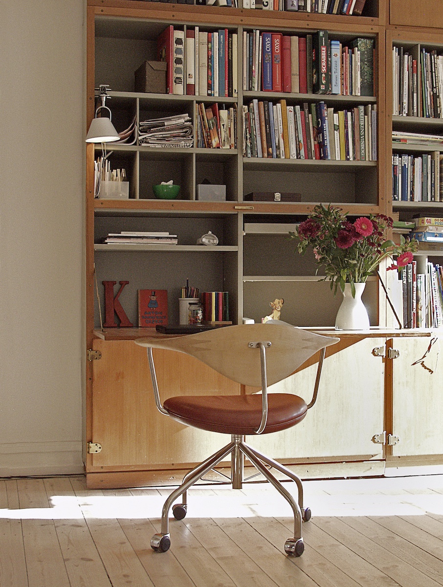 pp_møbler_pp502_swivel_chair_lifestyle-1
