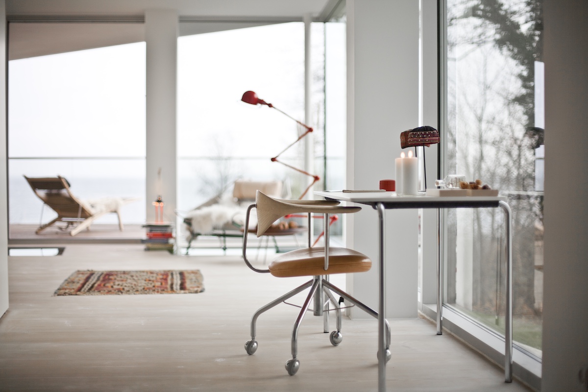 pp_mobler_wegner_pp502_swivel_chair_ash_lifestyle-1