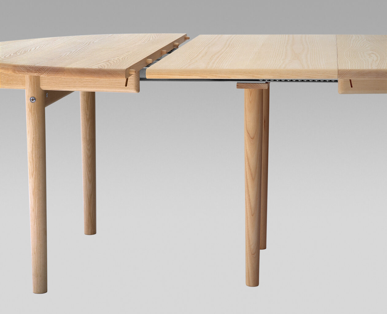 pp70/126 | Table with solid table top