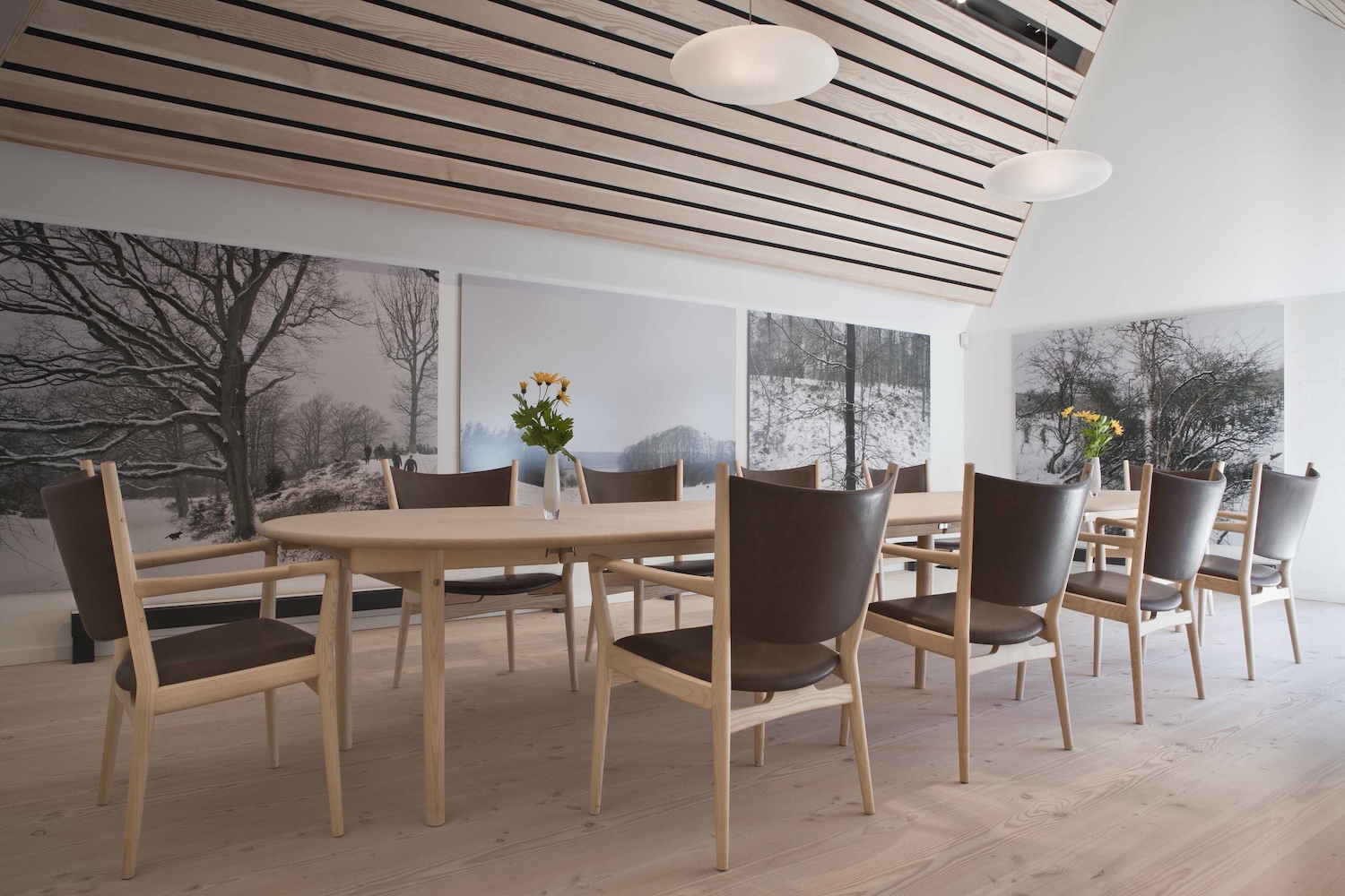 pp_mobler_wegner_pp240_conference_chair_hennekirkeby_reference-3