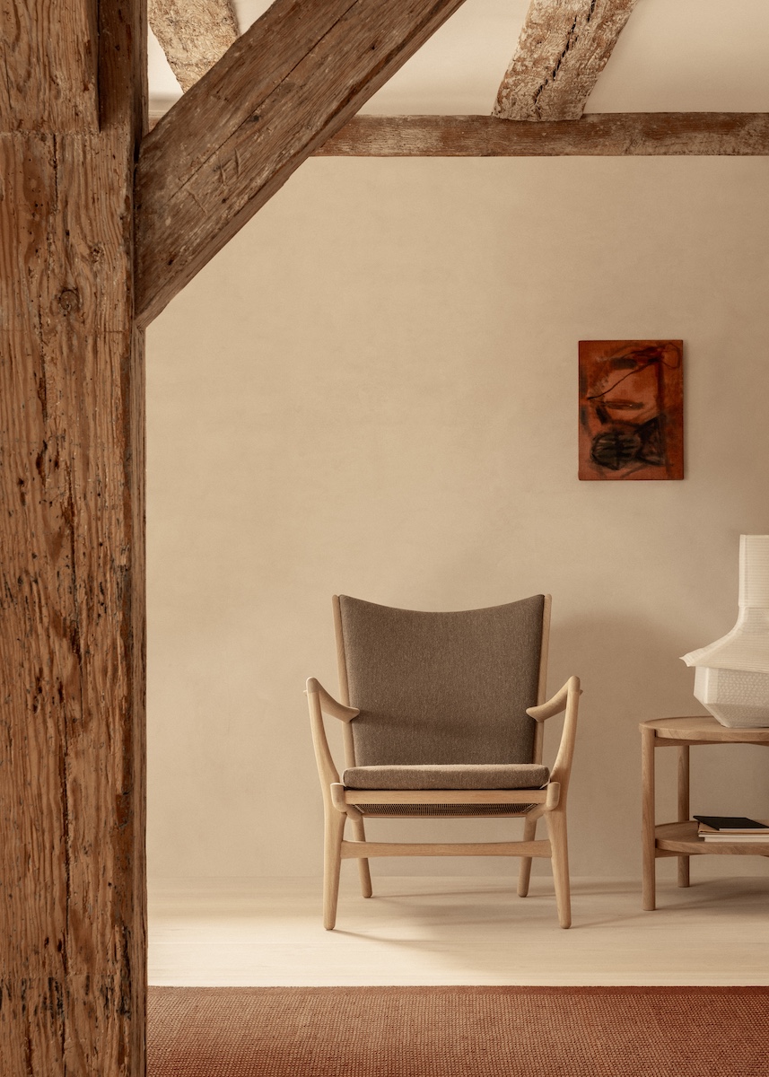 pp_mobler_wegner_pp35_tray_table_oak_lifestyle-1