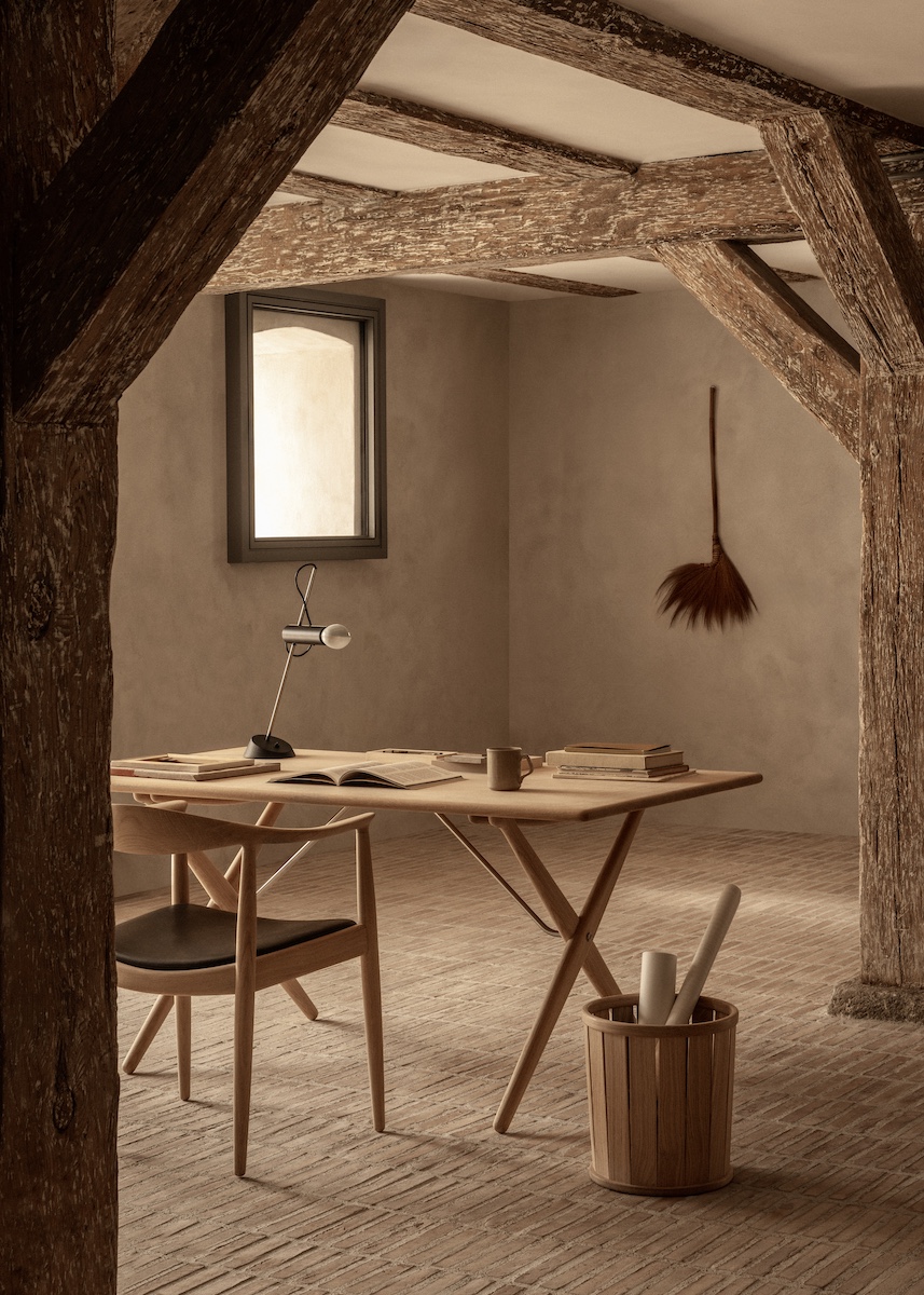 pp_mobler_wegner_pp503_round_chair_oak_soap_elegance_20198_pp85_cross_legged_table_oak_soap_lifestyle-1