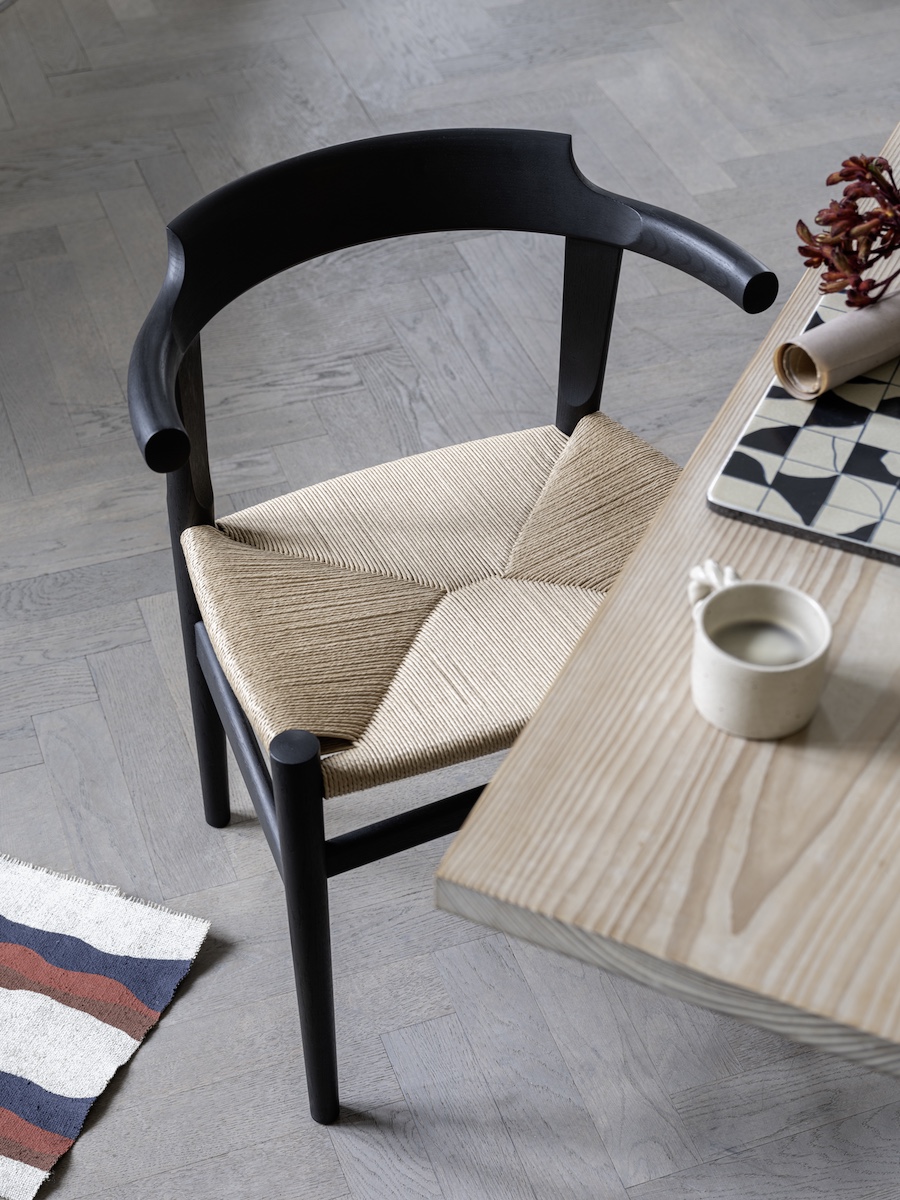 pp_mobler_wegner_pp68_final_chair_black_lifestyle-1