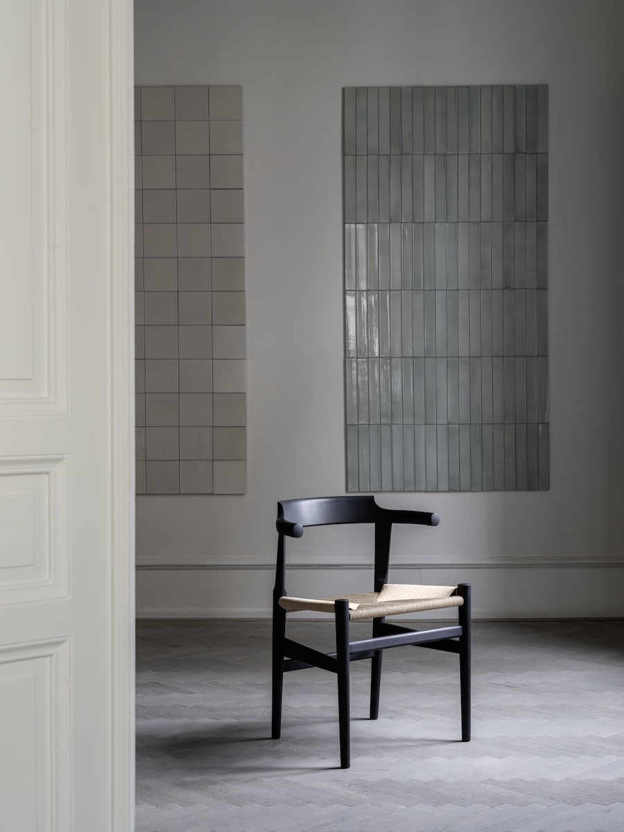 pp_mobler_wegner_pp68_final_chair_black_lifestyle-5