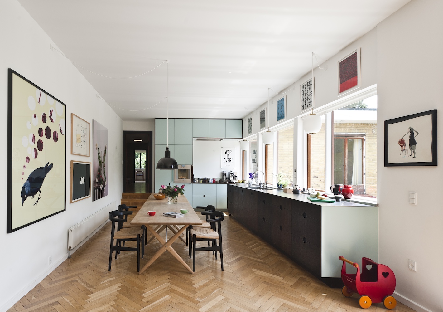 pp_mobler_wegner_pp68_final_chair_black_lifestyle-8